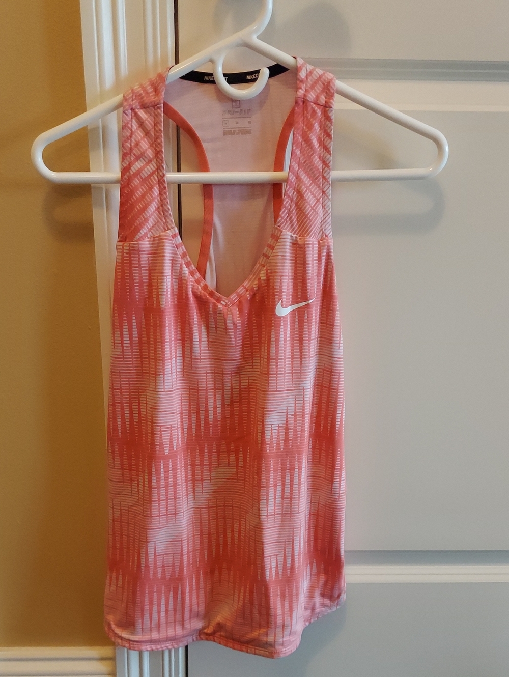 Nike Women’s Coral Patterned Racerback Tank Top